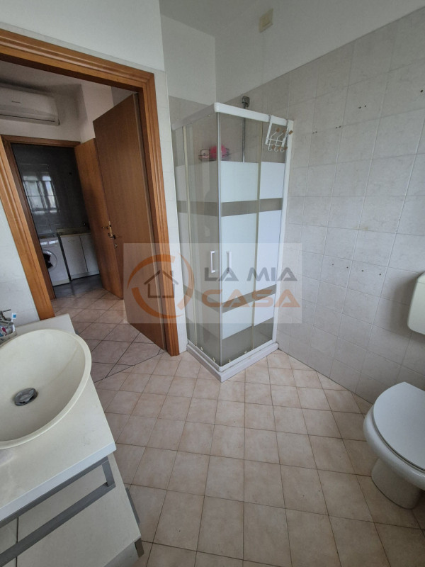 LEGNARO - Appartamento per solo due studentesse, posto primo piano. Situato a circa 500 metri dal...