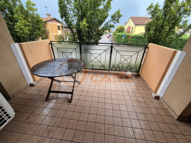 LEGNARO - Appartamento per solo due studentesse, posto primo piano. Situato a circa 500 metri dal...