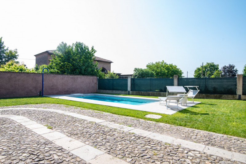 ESTE rif. EP333: Casa su Misura ha il piacere di proporvi incantevole casale situato nel cuore di...