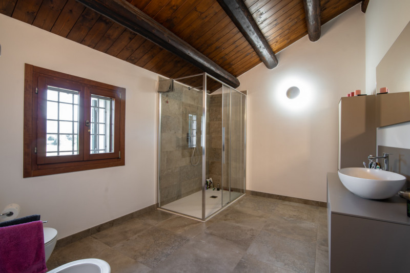 ESTE rif. EP333: Casa su Misura ha il piacere di proporvi incantevole casale situato nel cuore di...