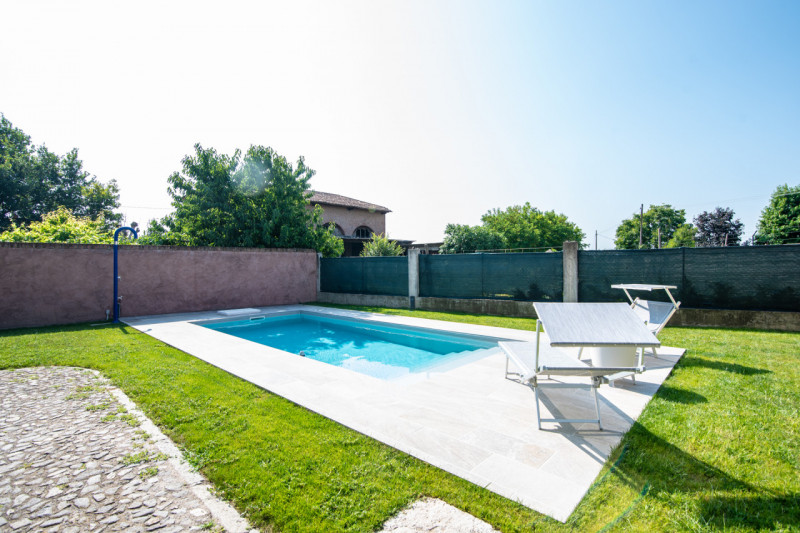 ESTE rif. EP333: Casa su Misura ha il piacere di proporvi incantevole casale situato nel cuore di...