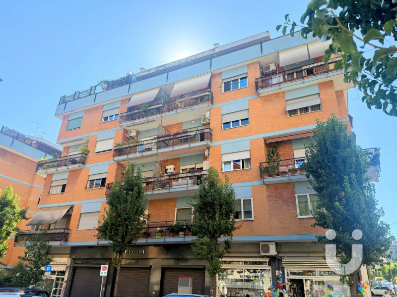 Roma Vendita Appartamento pentalocale
