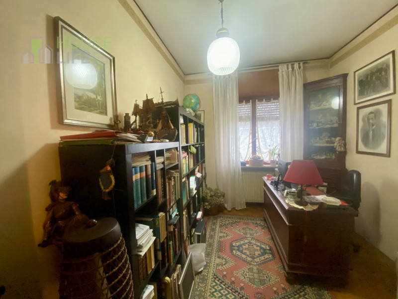 COSTABISSARA: in zona centrale e riparata dal traffico, proponiamo la vendita in blocco di un'INT...