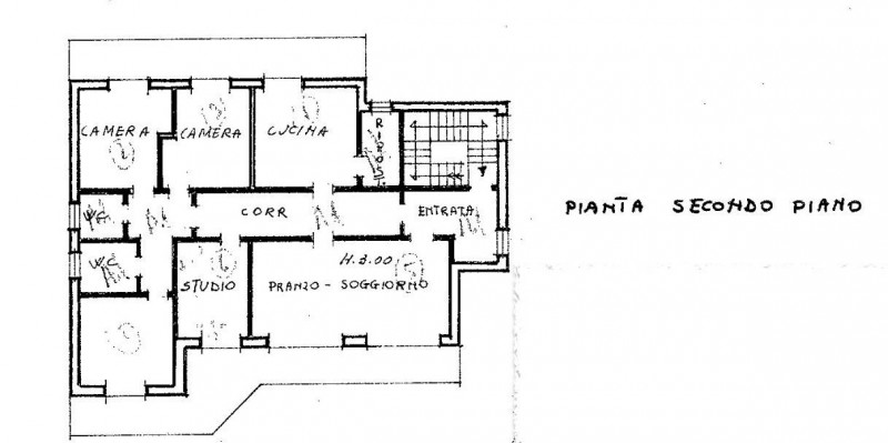 COSTABISSARA: in zona centrale e riparata dal traffico, proponiamo la vendita in blocco di un'INT...