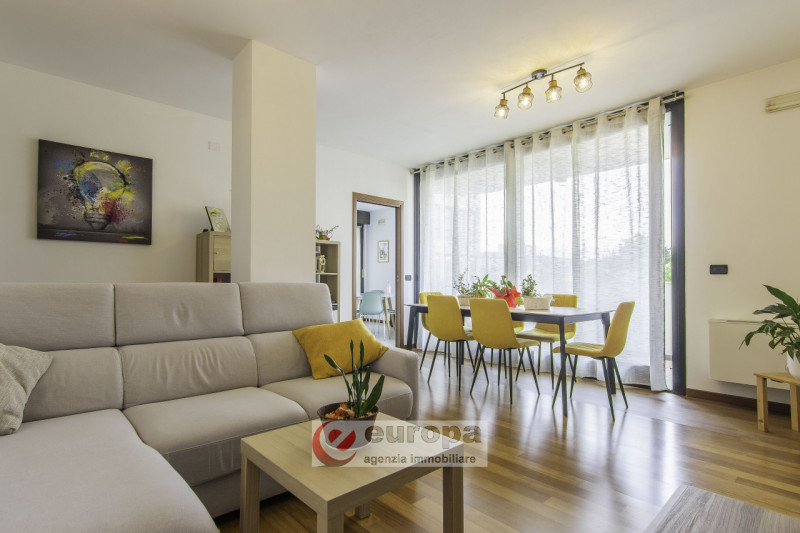 PARCO CITTA': spazioso appartamento al primo piano servito da ascensore, composto da soggiorno e ...