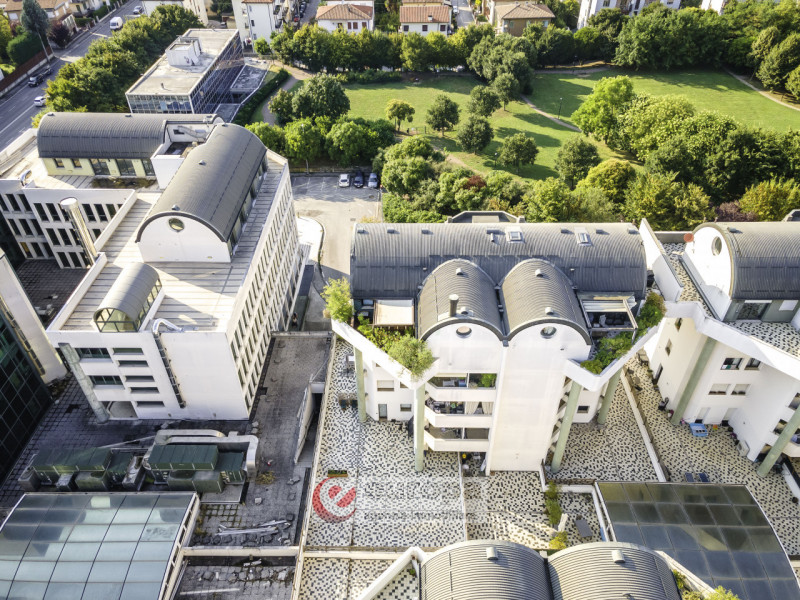 PARCO CITTA': spazioso appartamento al primo piano servito da ascensore, composto da soggiorno e ...