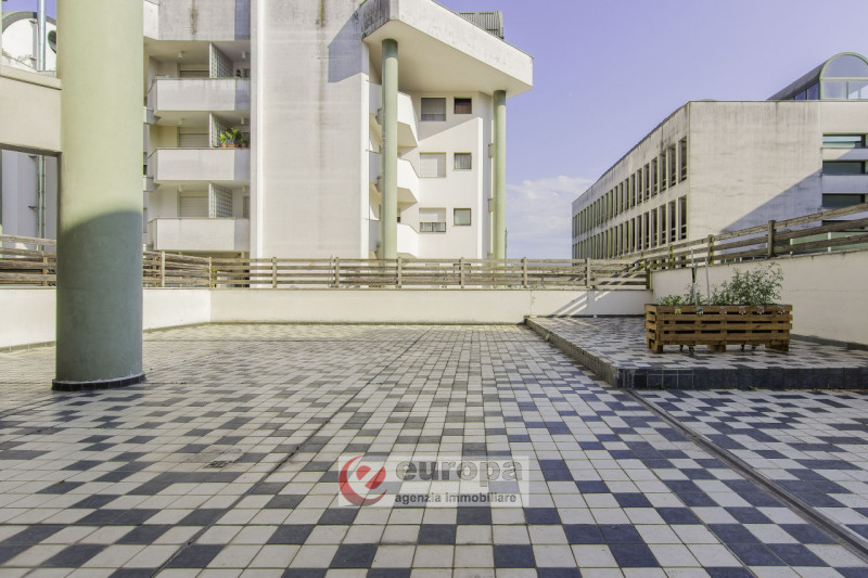 PARCO CITTA': spazioso appartamento al primo piano servito da ascensore, composto da soggiorno e ...