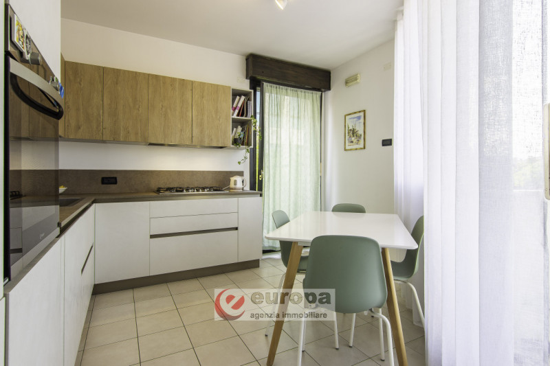 PARCO CITTA': spazioso appartamento al primo piano servito da ascensore, composto da soggiorno e ...