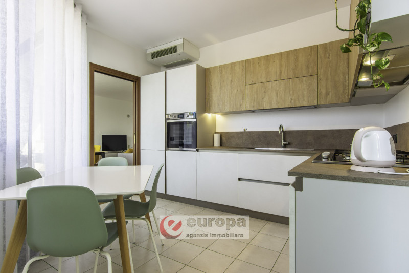 PARCO CITTA': spazioso appartamento al primo piano servito da ascensore, composto da soggiorno e ...