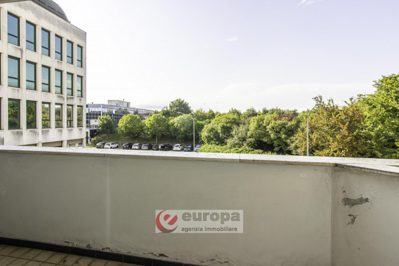 PARCO CITTA': spazioso appartamento al primo piano servito da ascensore, composto da soggiorno e ...