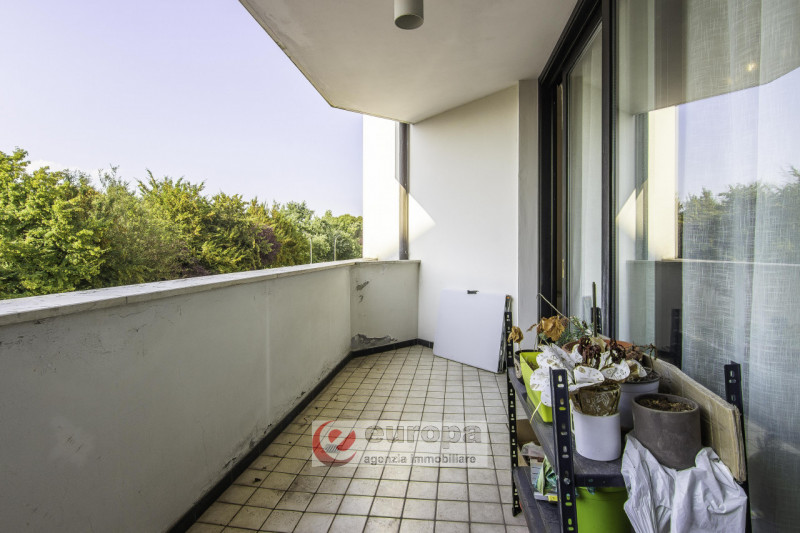 PARCO CITTA': spazioso appartamento al primo piano servito da ascensore, composto da soggiorno e ...