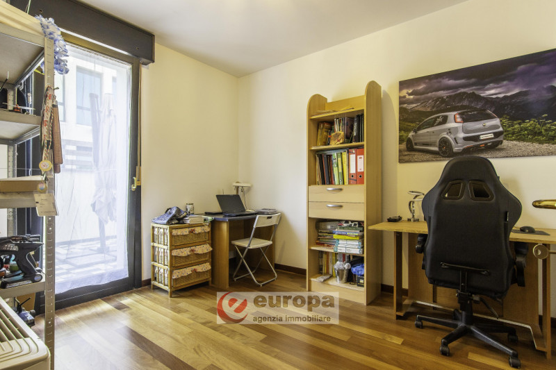 PARCO CITTA': spazioso appartamento al primo piano servito da ascensore, composto da soggiorno e ...