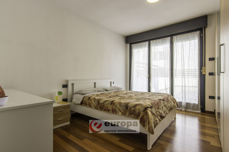 PARCO CITTA': spazioso appartamento al primo piano servito da ascensore, composto da soggiorno e ...