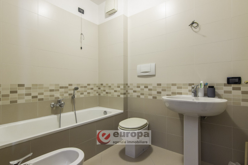 PARCO CITTA': spazioso appartamento al primo piano servito da ascensore, composto da soggiorno e ...