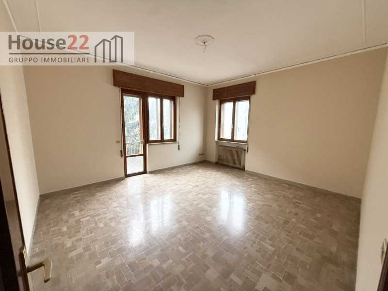 SAN PIO X Via CORBETTA 76  - VICENZA. Interno al quartiere, in palazzina ben abitata di solo sei ...
