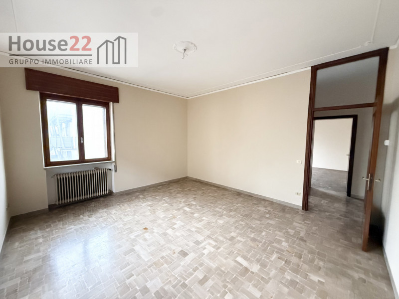 SAN PIO X Via CORBETTA 76  - VICENZA. Interno al quartiere, in palazzina ben abitata di solo sei ...