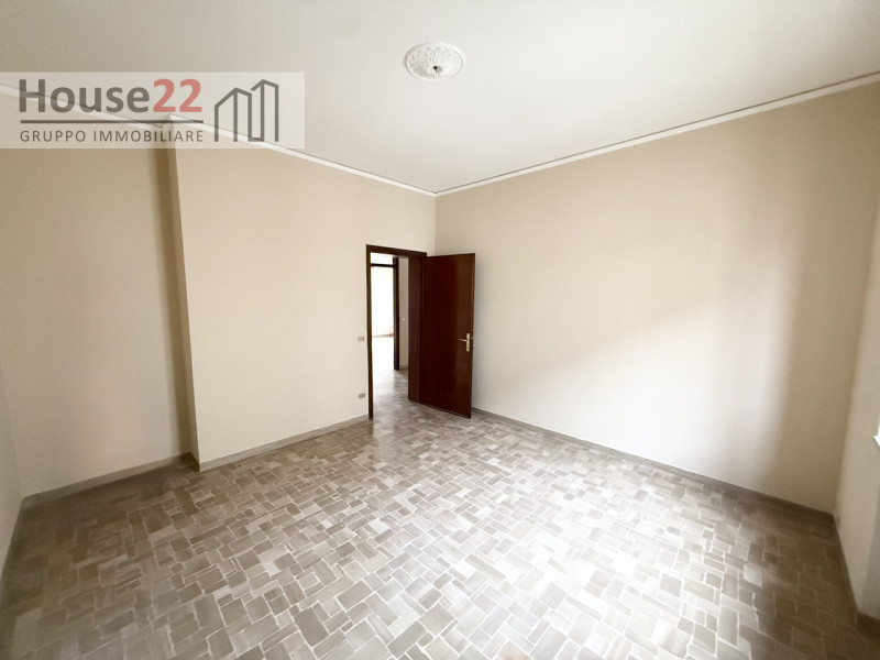 SAN PIO X Via CORBETTA 76  - VICENZA. Interno al quartiere, in palazzina ben abitata di solo sei ...