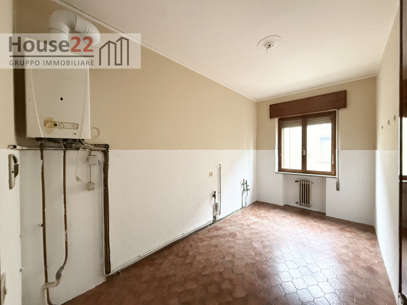 SAN PIO X Via CORBETTA 76  - VICENZA. Interno al quartiere, in palazzina ben abitata di solo sei ...