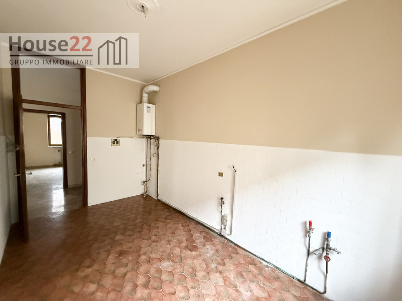 SAN PIO X Via CORBETTA 76  - VICENZA. Interno al quartiere, in palazzina ben abitata di solo sei ...