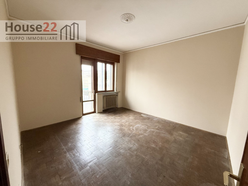 SAN PIO X Via CORBETTA 76  - VICENZA. Interno al quartiere, in palazzina ben abitata di solo sei ...