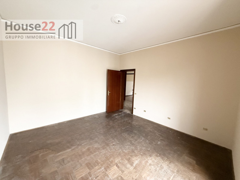 SAN PIO X Via CORBETTA 76  - VICENZA. Interno al quartiere, in palazzina ben abitata di solo sei ...
