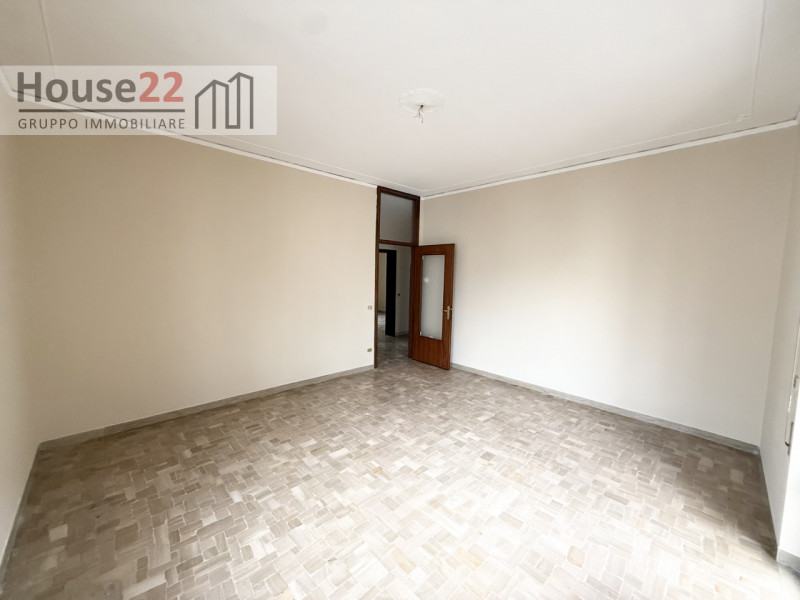 SAN PIO X Via CORBETTA 76  - VICENZA. Interno al quartiere, in palazzina ben abitata di solo sei ...