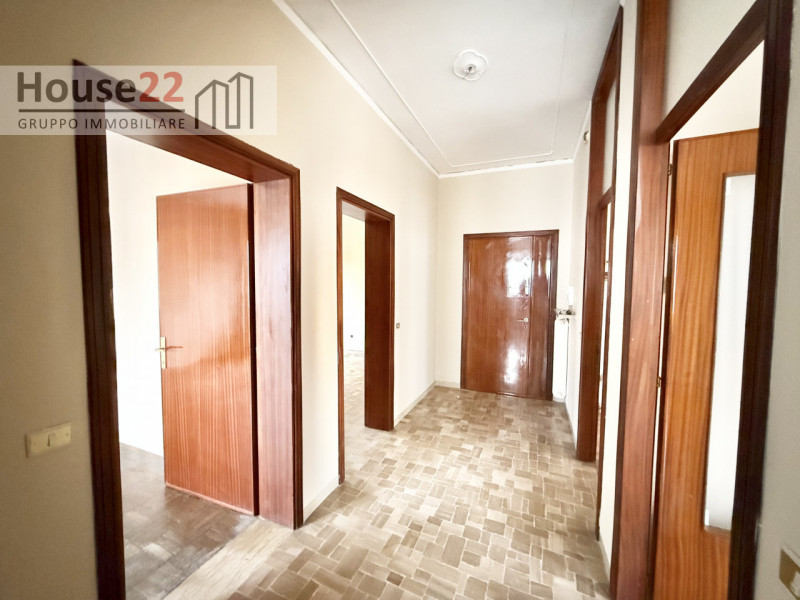 SAN PIO X Via CORBETTA 76  - VICENZA. Interno al quartiere, in palazzina ben abitata di solo sei ...