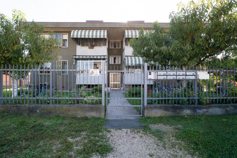 PIOVE DI SACCO zona ex piscina - In piccolo contesto condominiale APPARTAMENTO al primo piano in ...