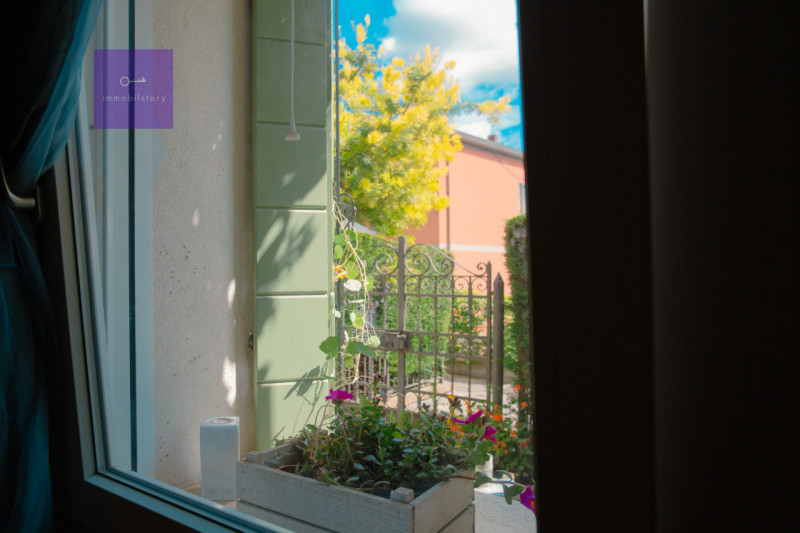 Monselice, tra i profumi dei Colli Euganei e il fascino del borgo storico, questa casa a schiera ...