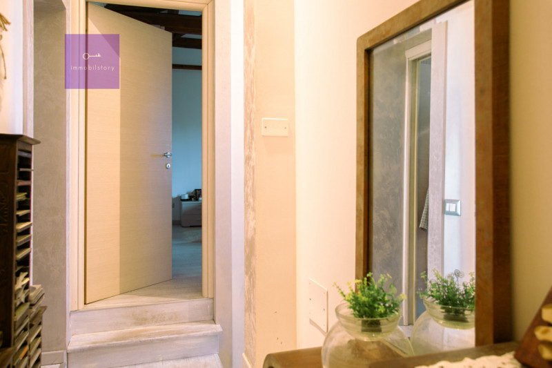 Monselice, tra i profumi dei Colli Euganei e il fascino del borgo storico, questa casa a schiera ...