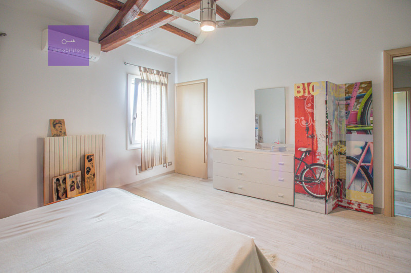 Monselice, tra i profumi dei Colli Euganei e il fascino del borgo storico, questa casa a schiera ...