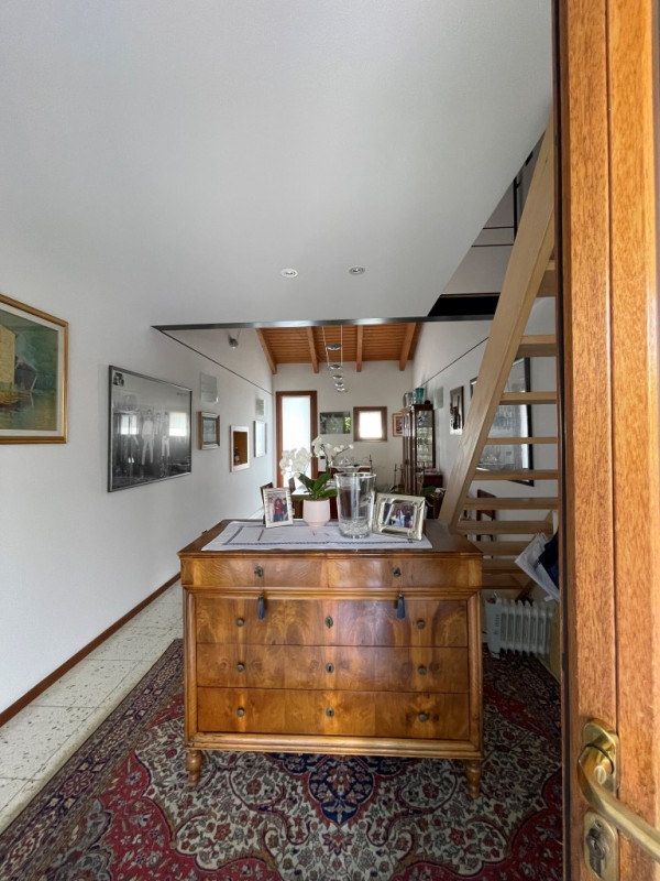 In zona residenziale riservata e tranquilla, proponiamo in vendita 
CASA ABBINATA caratterizzata ...