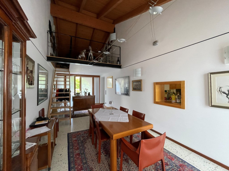 In zona residenziale riservata e tranquilla, proponiamo in vendita 
CASA ABBINATA caratterizzata ...