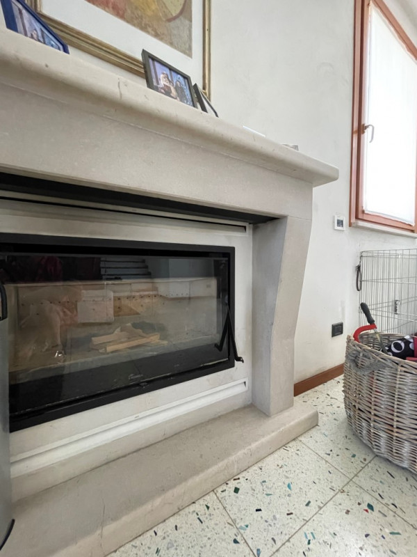 In zona residenziale riservata e tranquilla, proponiamo in vendita 
CASA ABBINATA caratterizzata ...