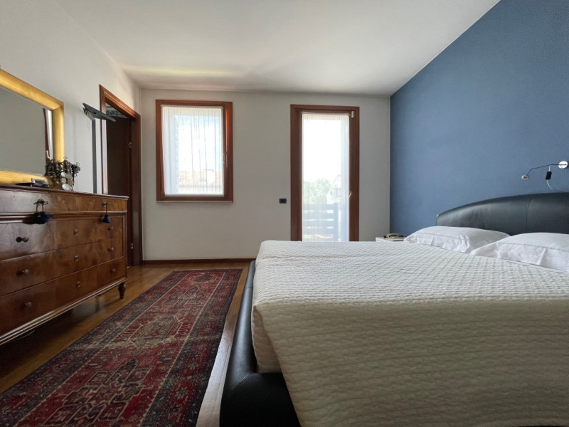 In zona residenziale riservata e tranquilla, proponiamo in vendita 
CASA ABBINATA caratterizzata ...