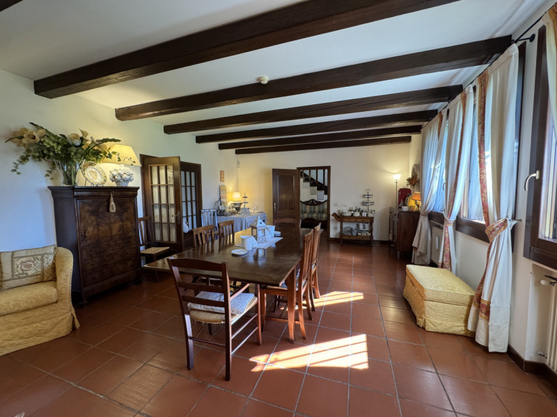 Rif.BC234  Per info: Daniel 39 39 87 87 04


Proponiamo in vendita una villa singola immersa nel ...