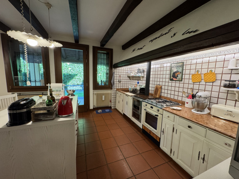 Rif.BC234  Per info: Daniel 39 39 87 87 04


Proponiamo in vendita una villa singola immersa nel ...