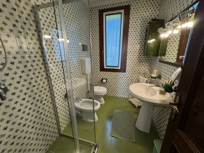 Rif.BC234  Per info: Daniel 39 39 87 87 04


Proponiamo in vendita una villa singola immersa nel ...