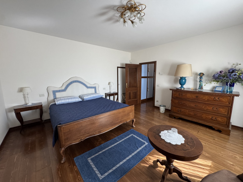 Rif.BC234  Per info: Daniel 39 39 87 87 04


Proponiamo in vendita una villa singola immersa nel ...