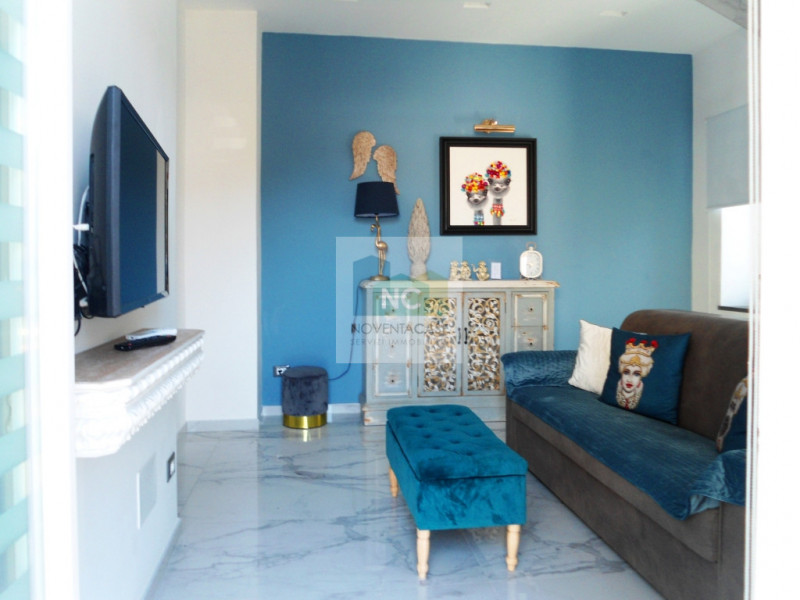 In una delle zone più affascinanti di Lacco Ameno, proponiamo in vendita un'intera bifamiliare di...