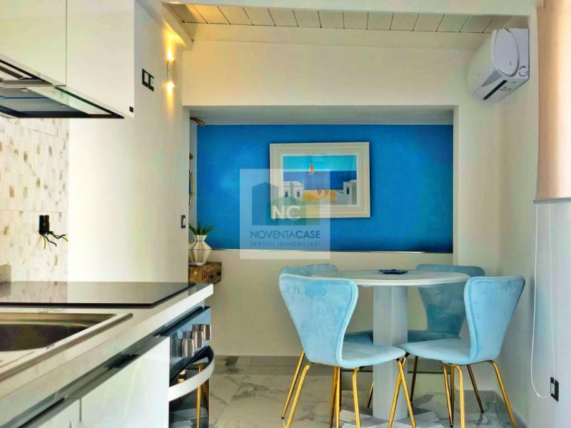 In una delle zone più affascinanti di Lacco Ameno, proponiamo in vendita un'intera bifamiliare di...