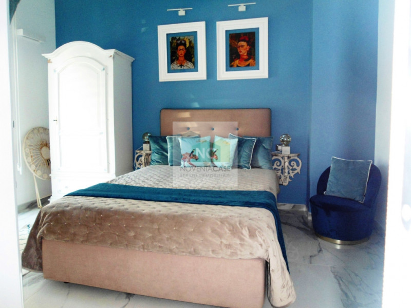 In una delle zone più affascinanti di Lacco Ameno, proponiamo in vendita un'intera bifamiliare di...