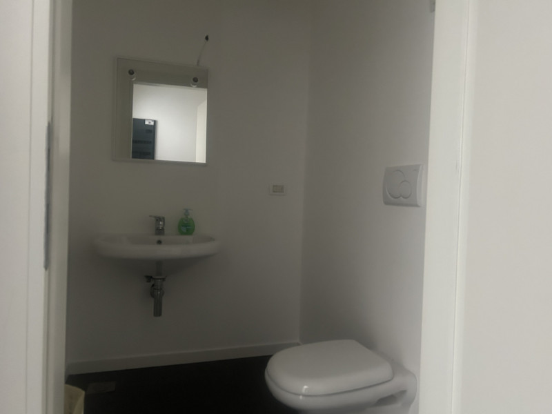 SCHIO: Luminoso UFFICIO di circa 84 mq in complesso direzionale, ubicato al piano primo e servito...