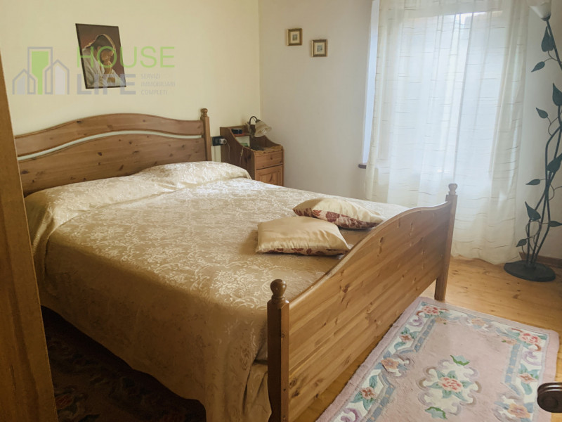 LASTEBASSE - in zona tranquilla circondata dalla natura, BIFAMILIARE disposta su tre livelli più ...