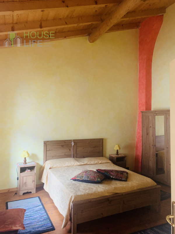 LASTEBASSE - in zona tranquilla circondata dalla natura, BIFAMILIARE disposta su tre livelli più ...