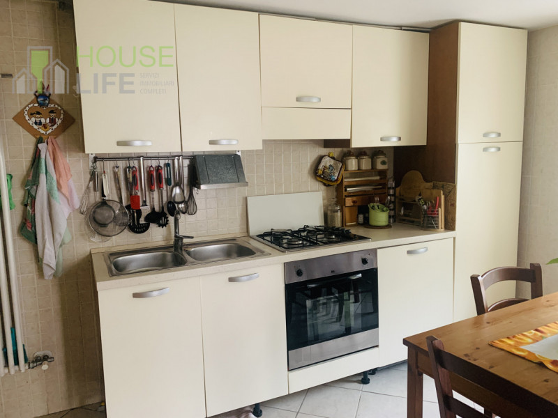 LASTEBASSE - in zona tranquilla circondata dalla natura, BIFAMILIARE disposta su tre livelli più ...