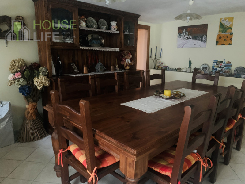 LASTEBASSE - in zona tranquilla circondata dalla natura, BIFAMILIARE disposta su tre livelli più ...