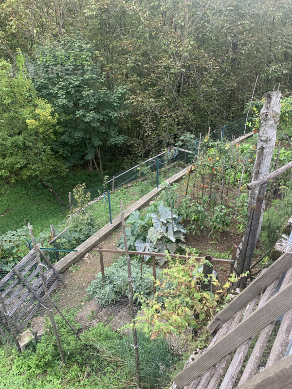 LASTEBASSE - in zona tranquilla circondata dalla natura, BIFAMILIARE disposta su tre livelli più ...