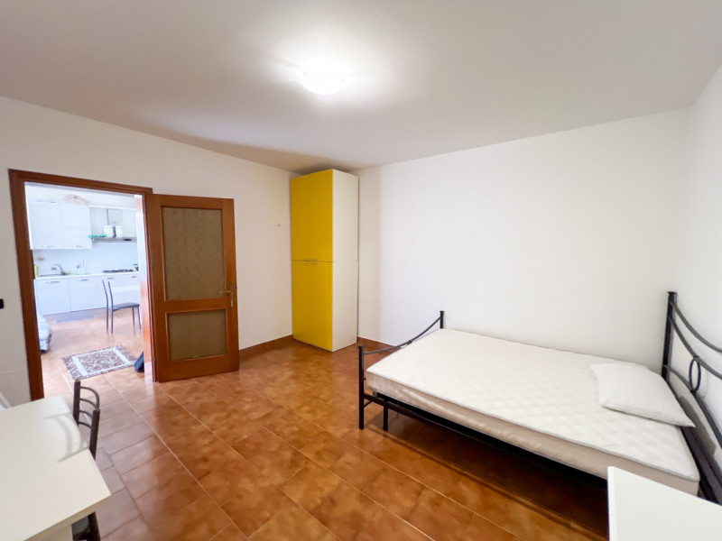 PER STUDENTI/RICERCATORI/DOTTORANDI

Disponibile intero appartamento al piano terra con 2 STANZE ...