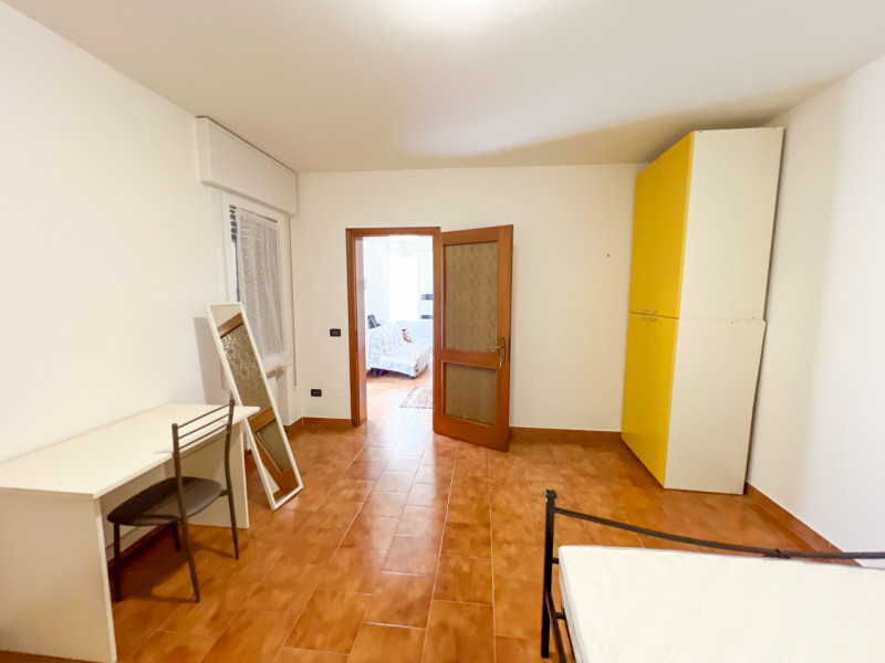 PER STUDENTI/RICERCATORI/DOTTORANDI

Disponibile intero appartamento al piano terra con 2 STANZE ...